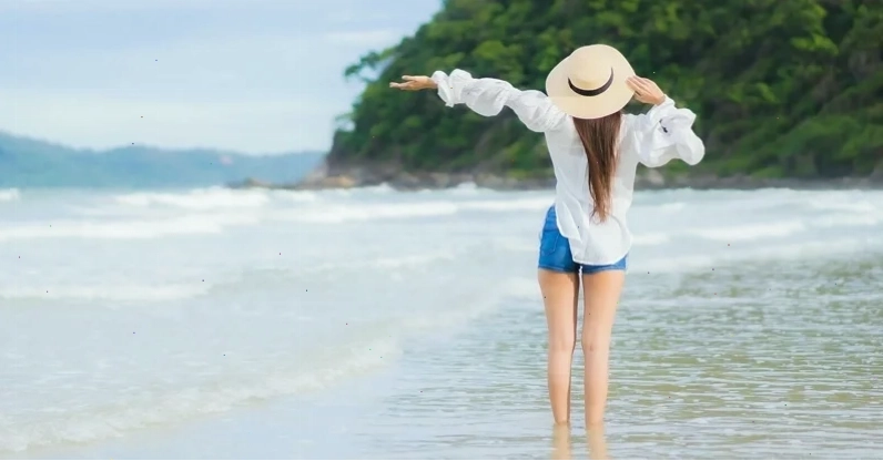 hình ảnh sau lưng cô gái chạy bộ hình ảnh sau lưng cô gái chạy bộ