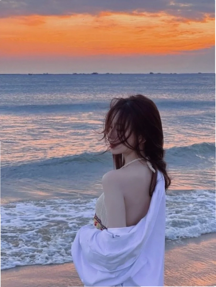hình ảnh sau lưng cô gái gội đầu hình ảnh sau lưng cô gái gội đầu