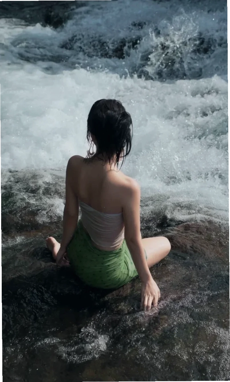 hình ảnh sau lưng cô gái bản đồ hình ảnh sau lưng cô gái nhìn bản đồ