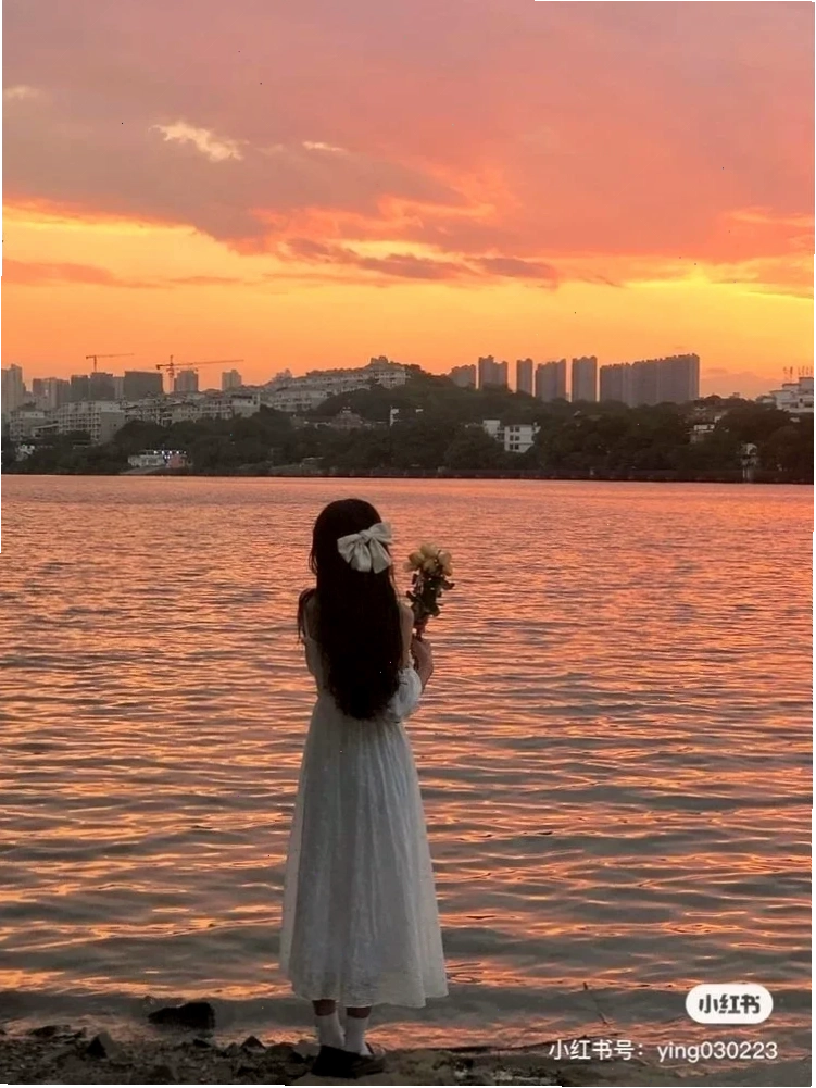 hình ảnh sau lưng cô gái trà đạo hình ảnh sau lưng cô gái thưởng trà