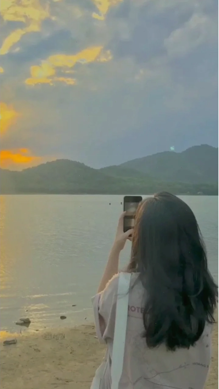 hình ảnh sau lưng cô gái tóc dài hình ảnh sau lưng cô gái tóc dài trên bãi biển