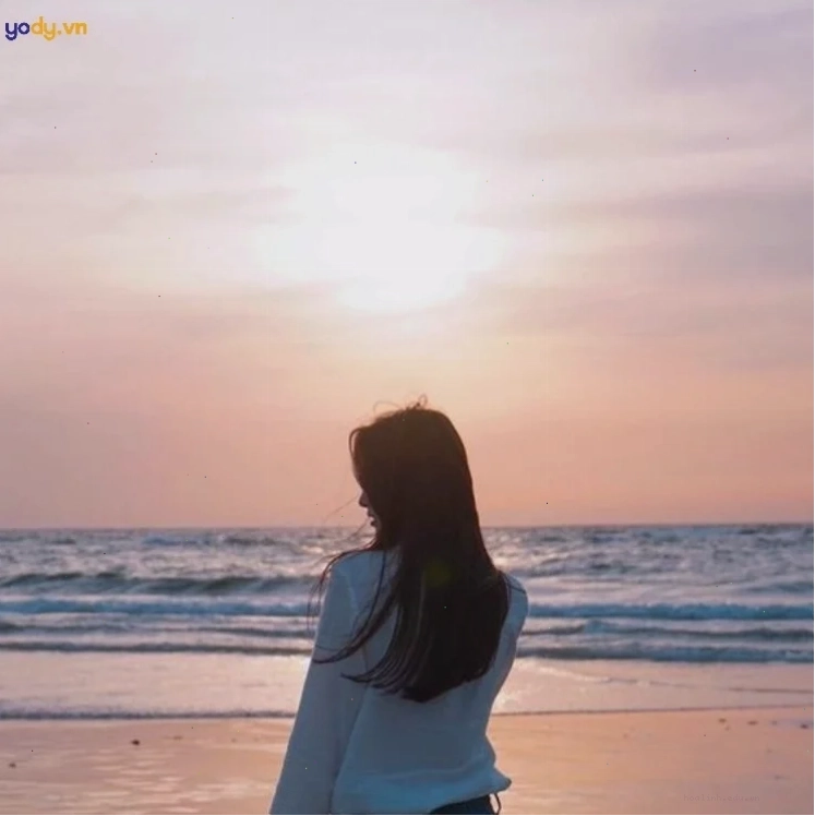 Hình nền cô gái buồn quay lưng hình nền cô gái quay lưng cô đơn buồn