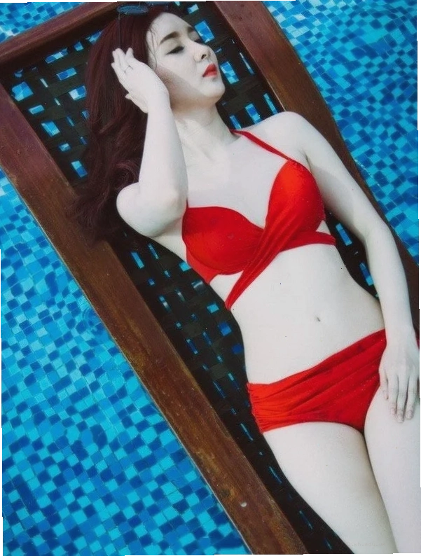 hình nền gái xinh mặc bikini đỏ trên ván lướt