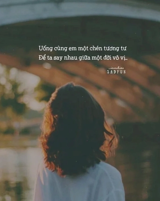 hình người con gái buồn mặc đồ đen