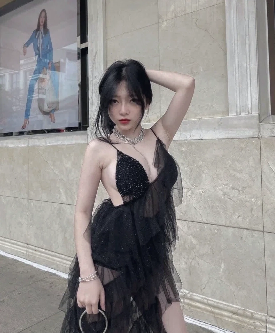 Hot girl tự tin với body