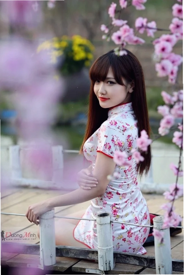 Meily Mia mặc áo dài Meily Mia trong bộ ảnh áo dài