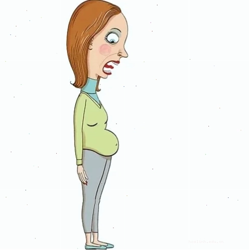 Một cô gái bụng to đang soi gương