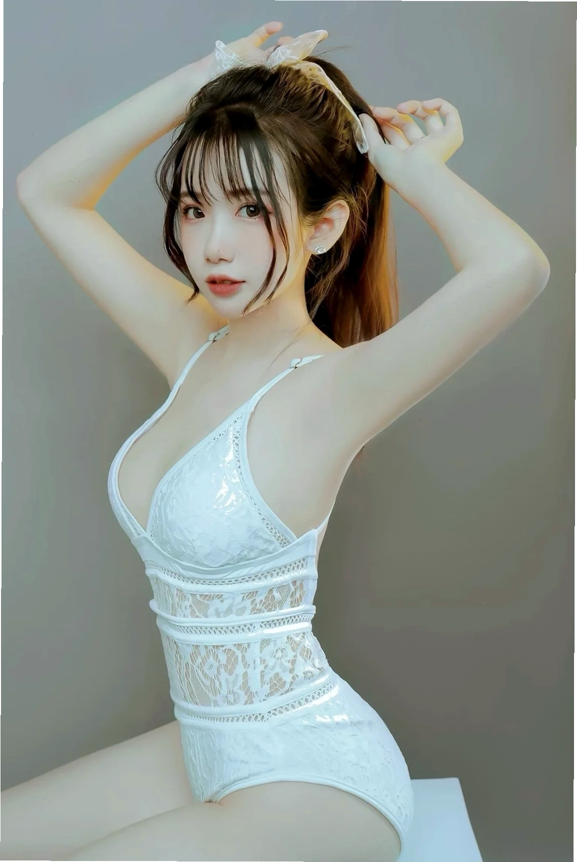 Nàng mẫu tạo dáng cùng bikini sexy