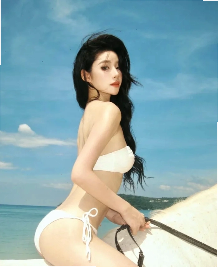 ngắm gái xinh mặc bikini trong suốt