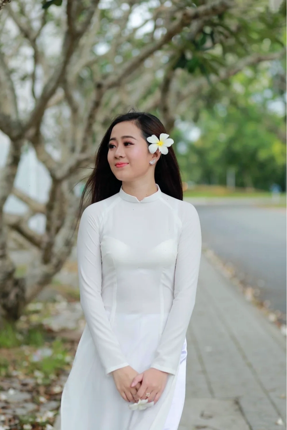 người con gái đẹp mặc chiếc áo dài kiều diễm