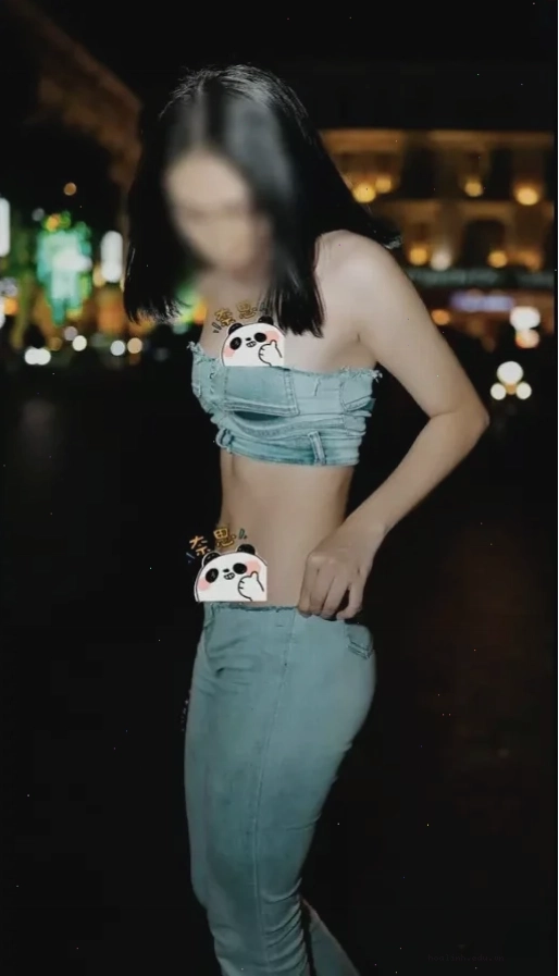 người con gái mặc quần legging