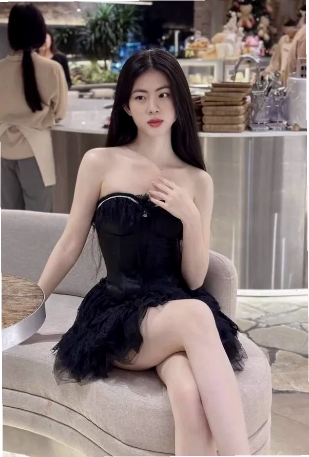 Người đẹp mặc bikini quyến rũ