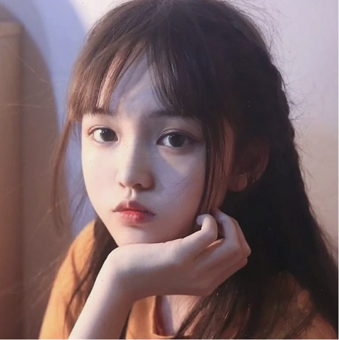 Nữ sinh 2008 ban công