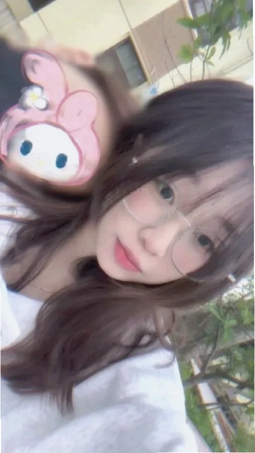 Nữ sinh 2k8 trong bếp