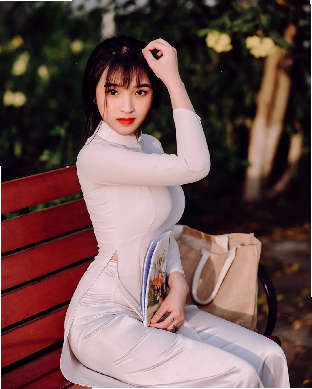 nữ sinh mặc áo dài