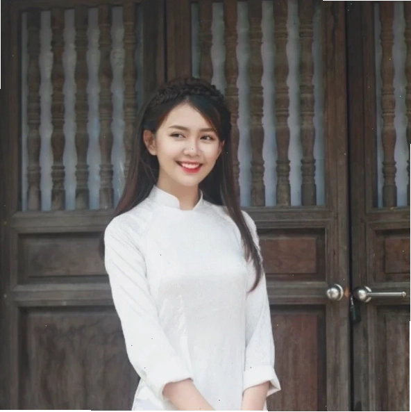 nữ sinh mặc áo dài
