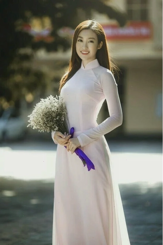nữ sinh mặc áo dài