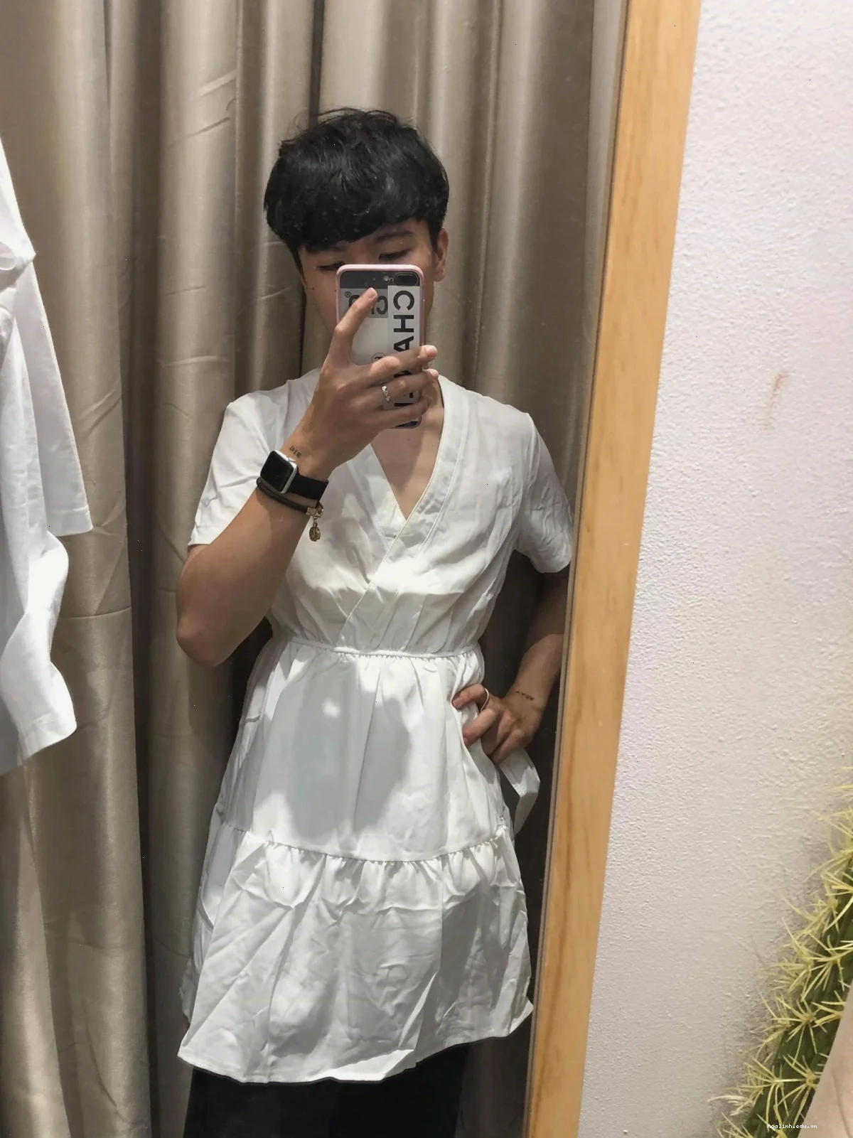 Phong cách con trai mặc váy hầu gái