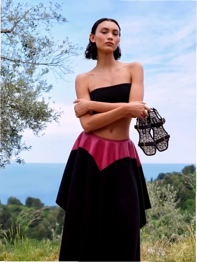 Quần vải sexy khoe mông
