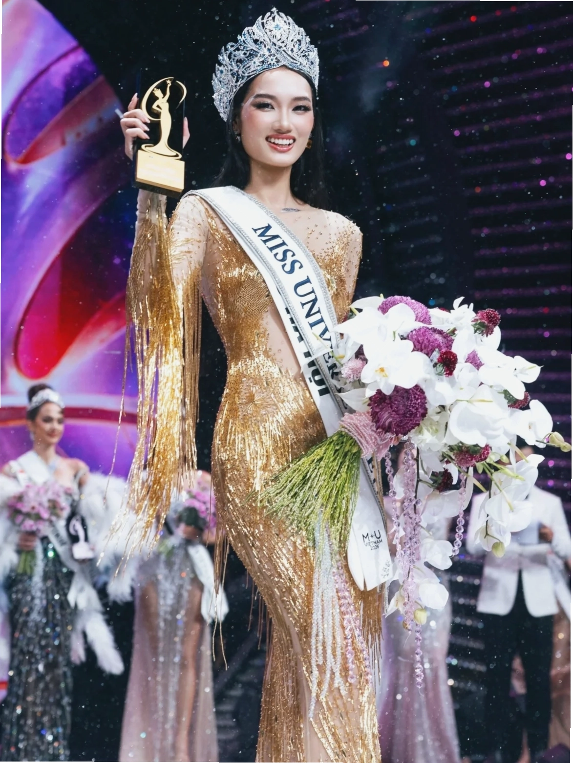 Tận hưởng tà áo dài