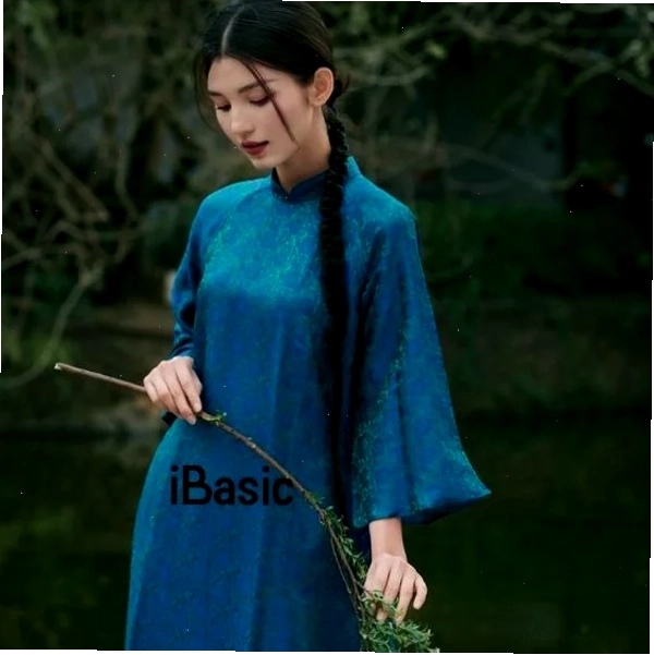 Trang phục hở hang bị từ chối
