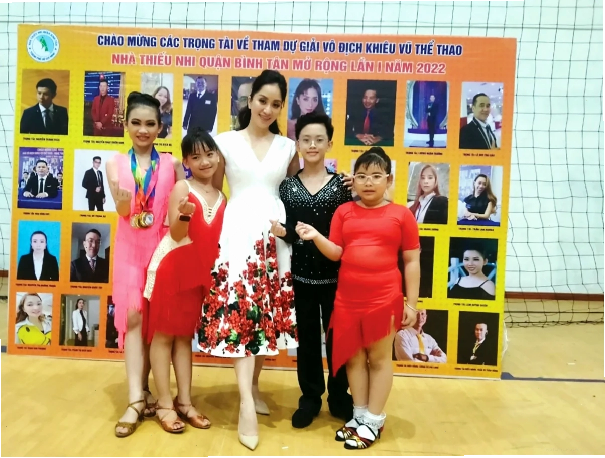 Vũ công và ánh laser Vũ công trong hình ảnh gái vũ trường